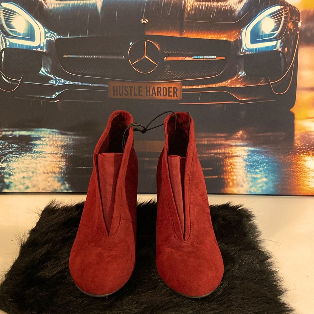 Wine colored wedges by Chinese Laundry